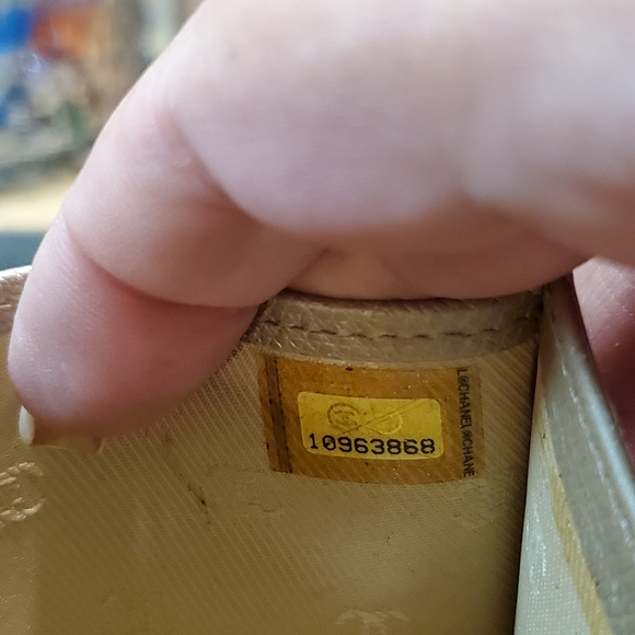 CHANEL Gold Metallic Leather Bifold Wallet. 🌟 Host Pick 🌟 - Picture 7 of 13